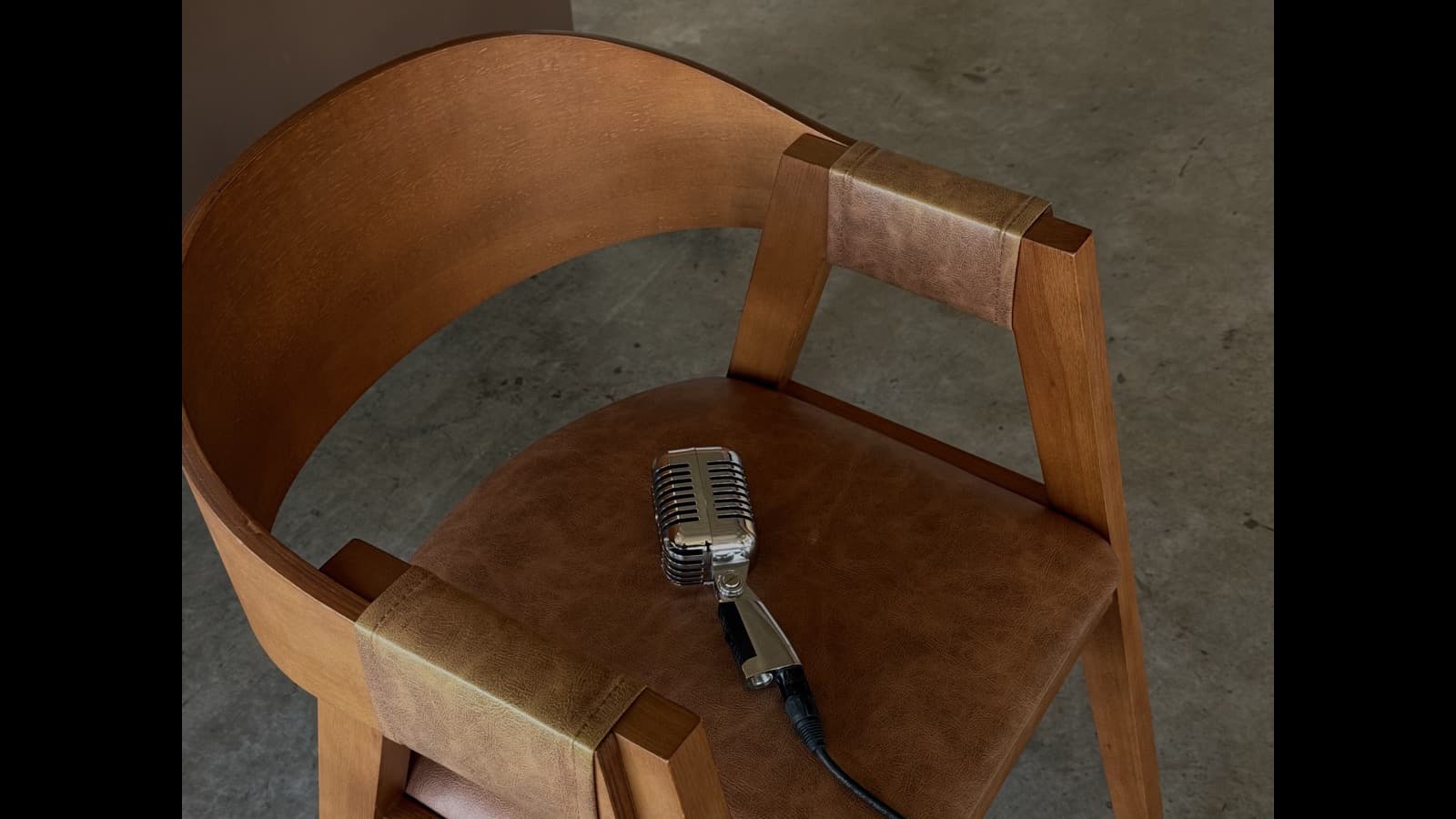 Professional microphone in a studio, ready for a live stream